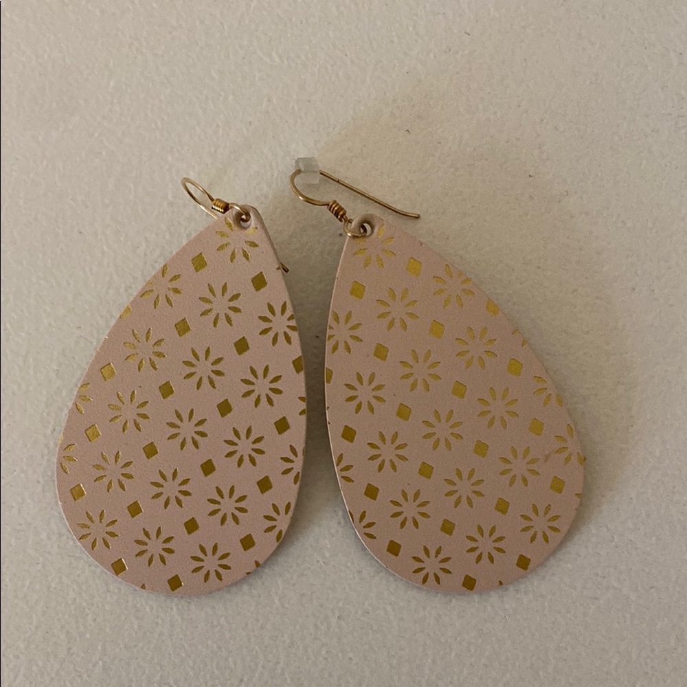 Nickel & Suede Canyon Coral Sedona Teardrop Earrings Size M